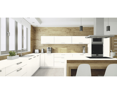 Moderne Küche mit weißen Schränken und Geräten aus Edelstahl.