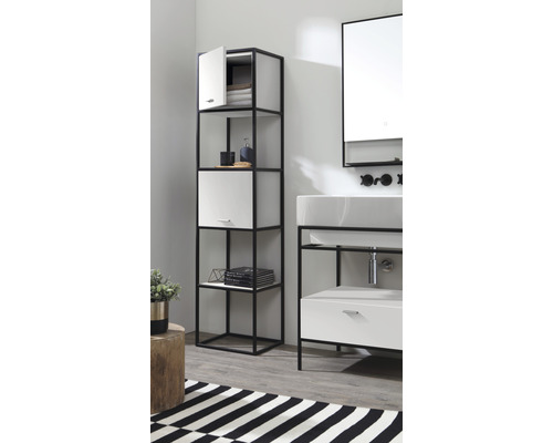 Salle de bains avec étagères et meuble sous-vasque avec cadre métallique noir