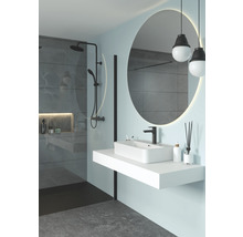 Modernes Badezimmer mit Dusche, Waschtisch und rundem Spiegel