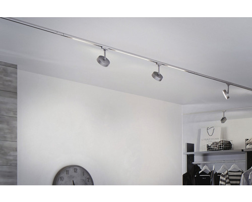 Deckenschiene mit Strahlern zur Raumbeleuchtung