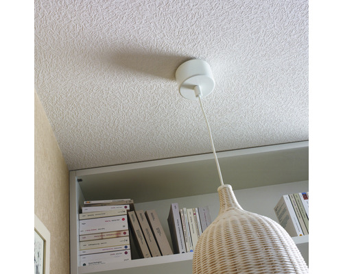 Plafonnier avec abat-jour en rotin à l''intérieur