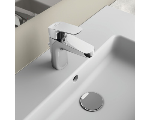 Robinet de lavabo sur un lavabo