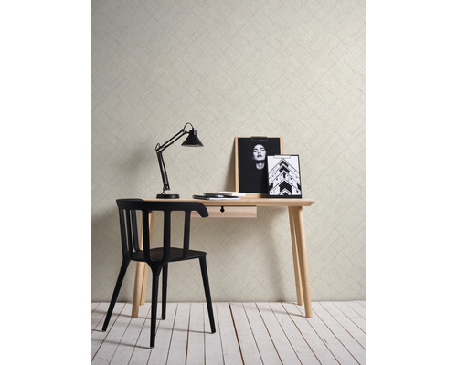 Bureau avec table, chaise, lampe et papier peint à motifs