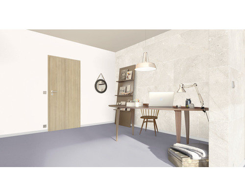 Innenraum mit Tür, Schreibtisch, Stuhl und Wandregal für ein organisiertes Arbeitszimmer
