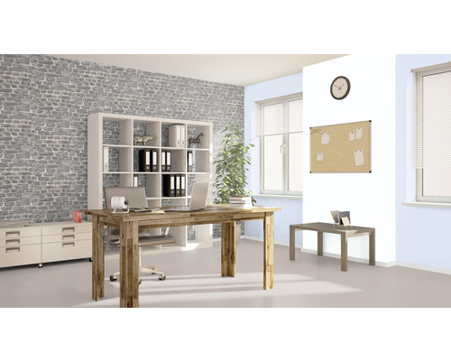 Büro mit Schreibtisch, Regal und Zubehör
