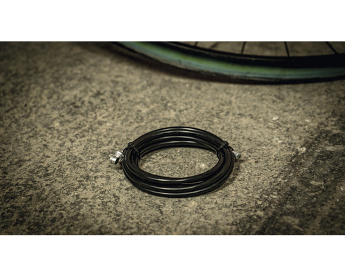 Câble de frein noir pour vélos sur béton