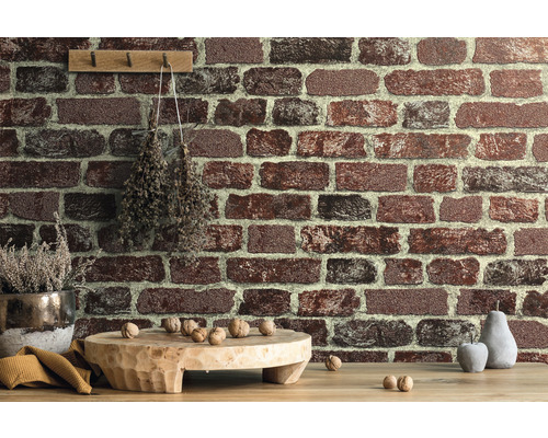 Papier peint décoratif en briques dans un intérieur au charme rustique.