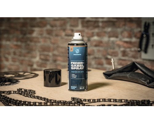 Fahrrad Federgabel Spraydose auf einer Werkbank