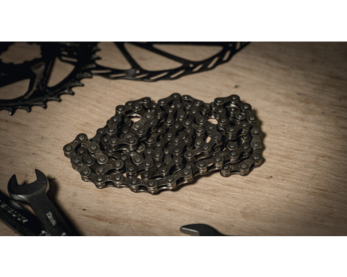 Chaîne de vélo avec pignon et clés plates