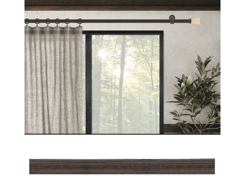 Tringle à rideaux avec rideau devant une porte-fenêtre