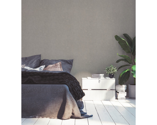 Chambre à coucher avec lit, table de chevet et plantes d''intérieur