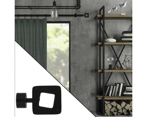 Dekoratives Interieur mit Regal, Vorhang und Fenster sowie Gardinenstangen-Abschluss