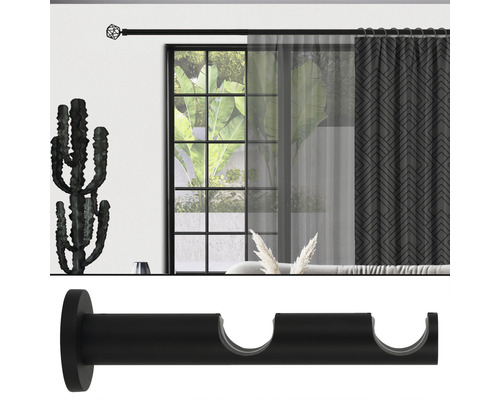 Tringle à rideaux avec rideau dans le salon