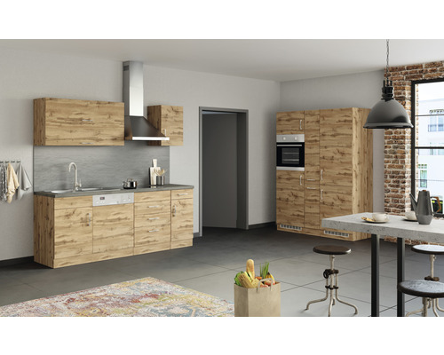 Moderne Küche mit Küchenschränken und Geräten in Holzoptik.