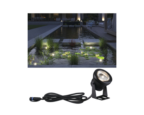 Teichbeleuchtung im Einsatz in einem Gartenteich mit Seerosen und dekorativen Elementen
