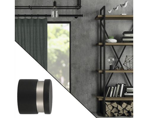 Tringle à rideaux décorative avec embout devant fenêtre et étagère