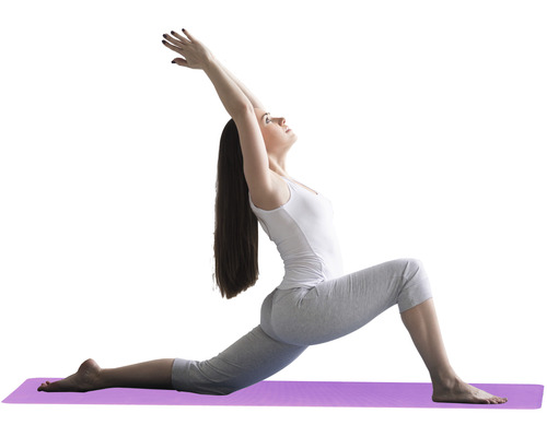Femme en position de yoga sur un tapis de yoga