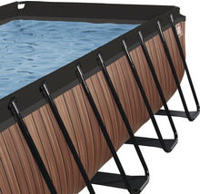 Vue détaillée d''une piscine hors sol rectangulaire avec habillage en bois et cadre en acier