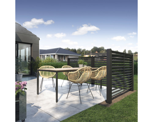 Terrasse mat Iessdësch, Still a Privatsphärbildschierm