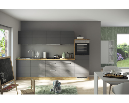 Moderne Küche mit grauen Schränken, Holzdetails und Essecke