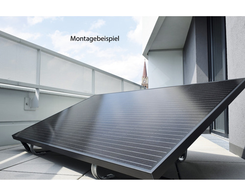 Montagebeispiel eines Solarmoduls auf einem Balkon