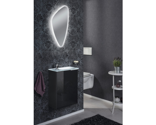 Salle de bain avec meuble sous-lavabo, miroir et toilettes