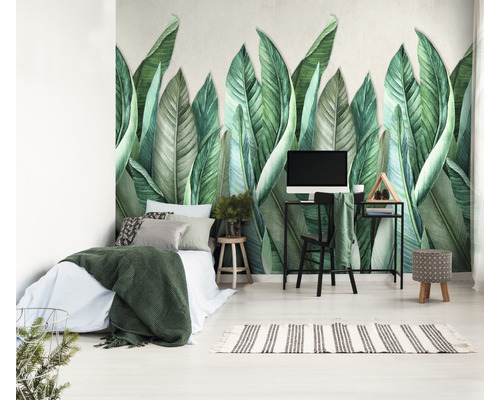 Chambre à coucher avec papier peint photo motif feuilles, lit et bureau