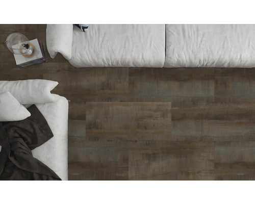 Vue de dessus d''une pièce avec carrelage aspect bois et lit