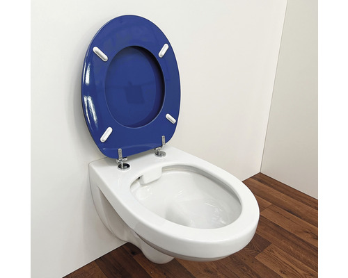 WC suspendu à fond creux avec siège de toilette bleu