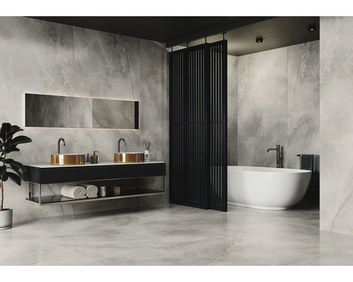 Salle de bains moderne avec meuble-lavabo double vasque, miroir, séparateur de pièce et baignoire.