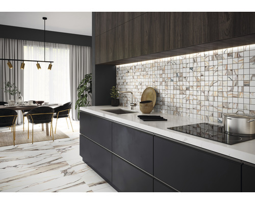 Cuisine moderne avec mosaïque, kitchenette et coin repas