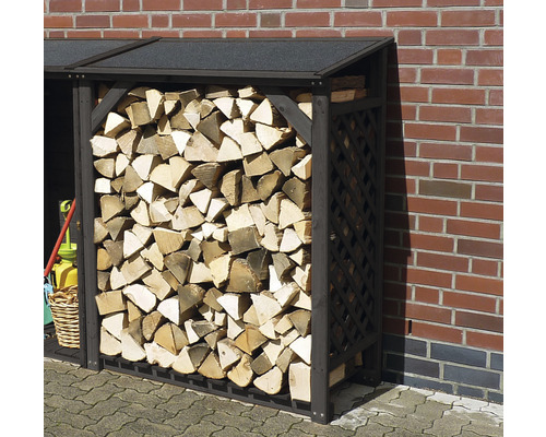 Étagère à bois de chauffage en bois remplie de bois de chauffage