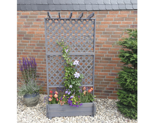 Trellis en bois avec jardinière et plantes pour la décoration de jardin