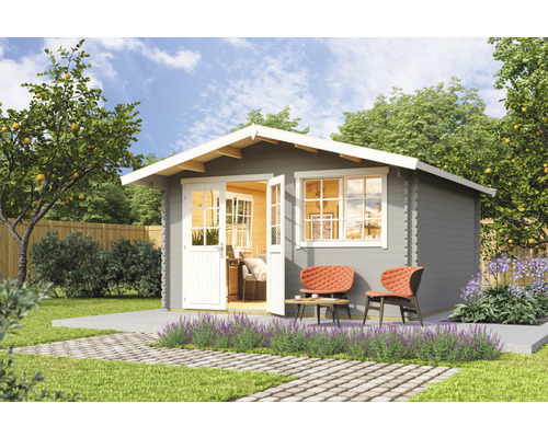 Gartenhaus Outdoor Life Norderney 3 inkl. Fußboden 444,6 x 480 cm lichtgrau Graues Gartenhaus mit geöffneter Doppeltür auf einer Terrasse mit Garten