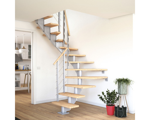 Wendeltreppe aus Holz und Metall im Wohnraum