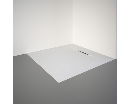 Receveur de douche plat avec caniveau dans salle de bain