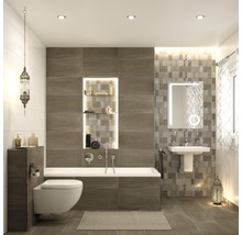 Modernes Badezimmer mit Badewanne, Waschbecken und Toilette vor braunen Fliesen