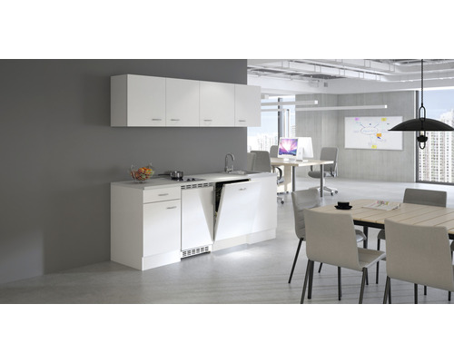 Aménagement avec kitchenette, table à manger et espace bureau dans une pièce claire et moderne.