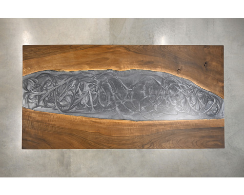 Tischplatte aus Holz mit Kunstharz