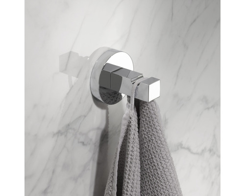 Handtuchhalter aus Metall mit Handtuch