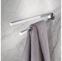 Porte-serviettes avec serviette sur un mur