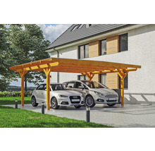 Carport aus Holz mit zwei geparkten Autos vor einem Haus