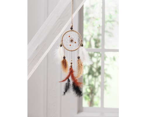 Dekorativer Traumfänger mit Federn und Perlen