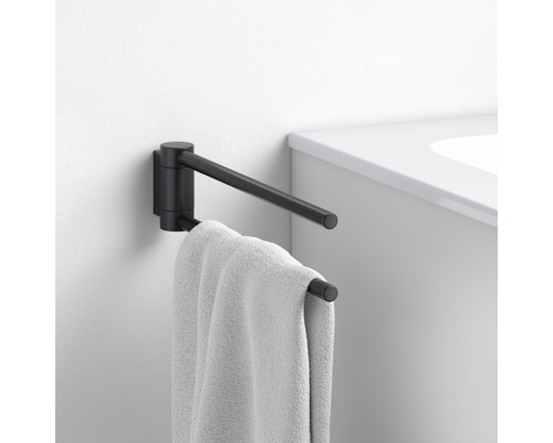 Schwenkbarer Handtuchhalter zur Wandmontage mit Handtuch