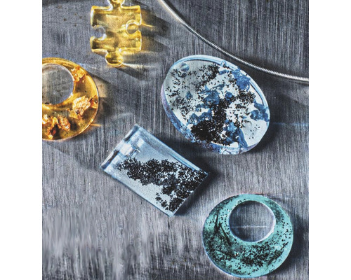 Divers pendentifs en résine pour la fabrication de bijoux