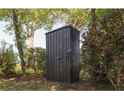 Schapp aus Holz am Gaart