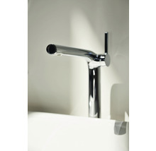 Mitigeur monocommande chromé sur lavabo