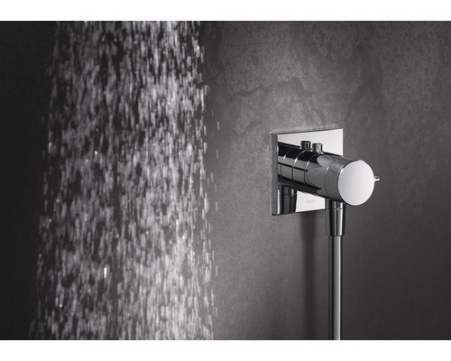 Aufputz Duscharmatur mit fließendem Wasser