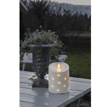 Bougie LED décorative à motifs à points sur une table à l''extérieur