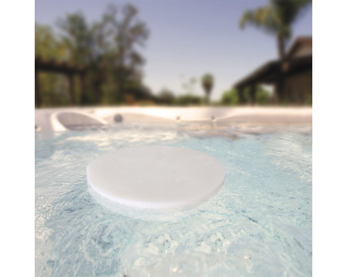 Support rond pour jacuzzi dans l''eau
